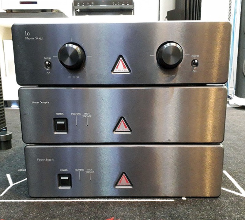 Aesthetix Io Signature Phono Stage with Volume Controls/Dual Power Supplies 에스테틱스 포노앰프 중고